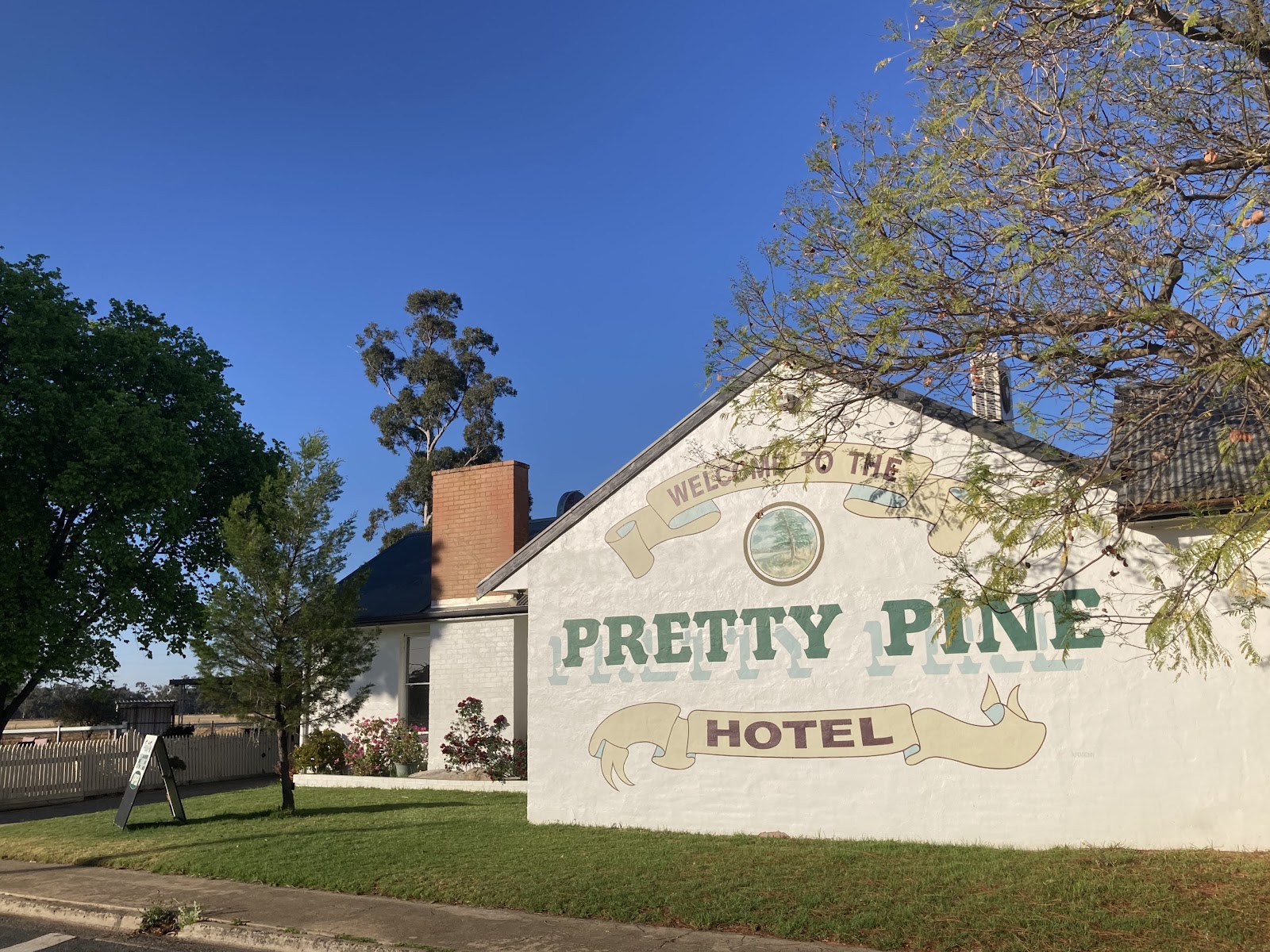 Pretty Pine Hotel 5