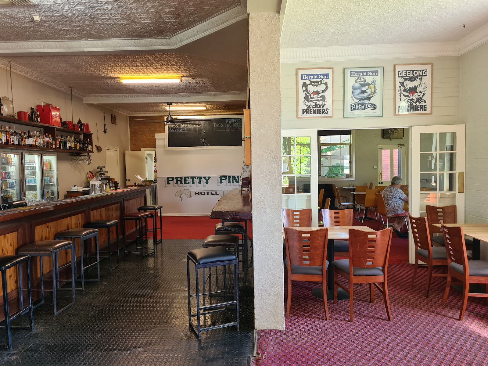 Pretty Pine Hotel 4