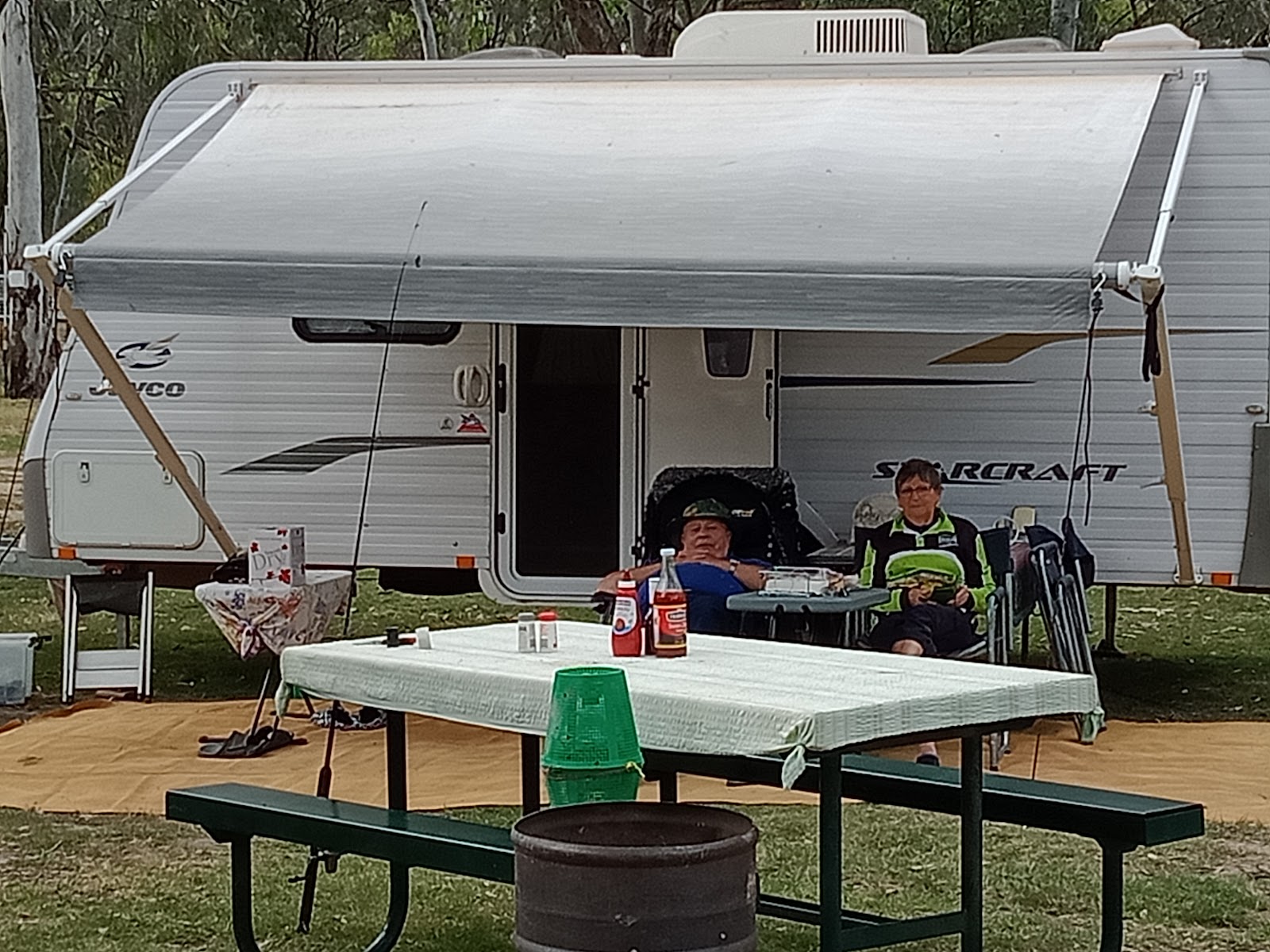 FOURPOST Caravan & Camping 2