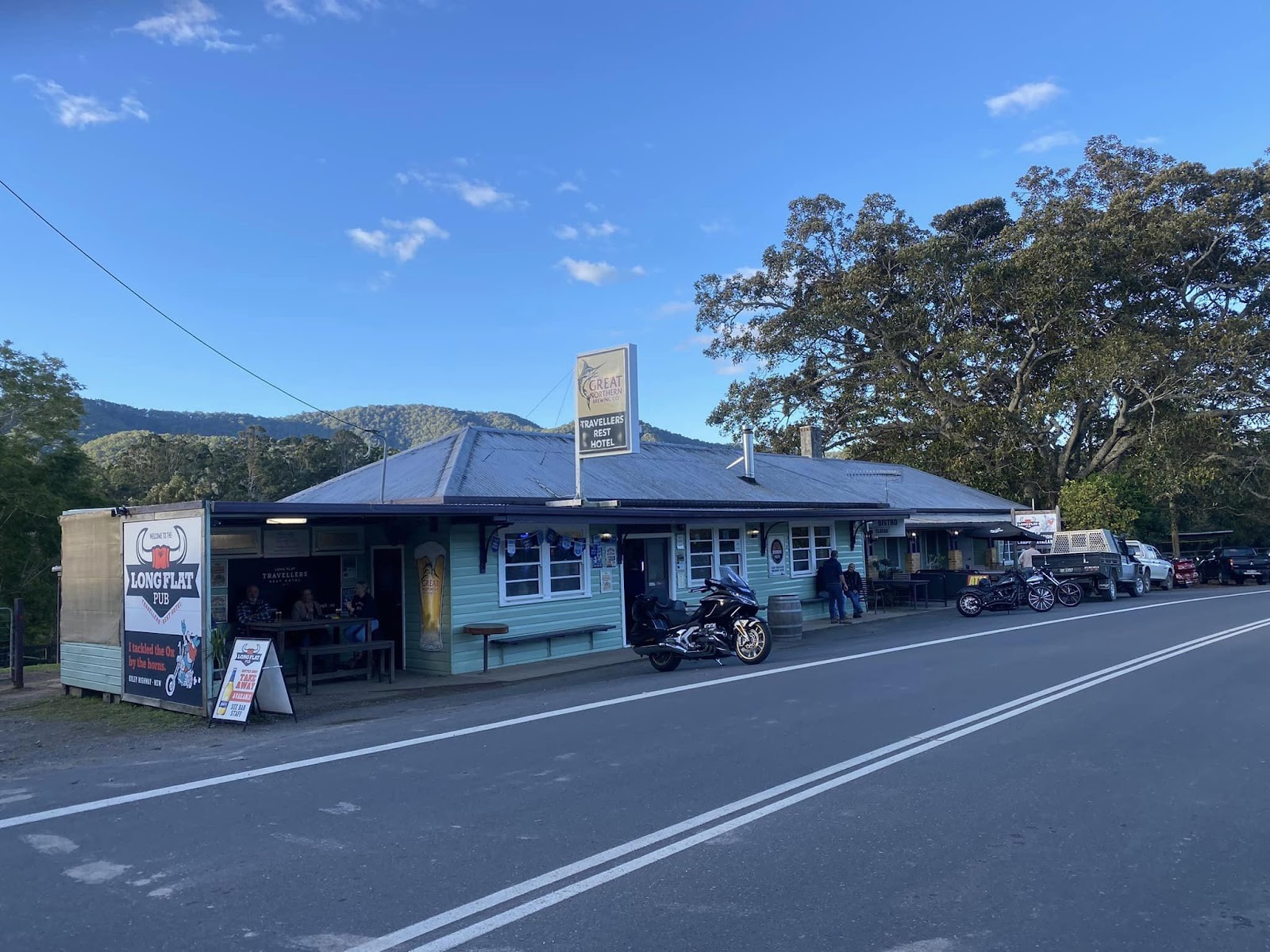 Long Flat Travellers Rest Hotel 3