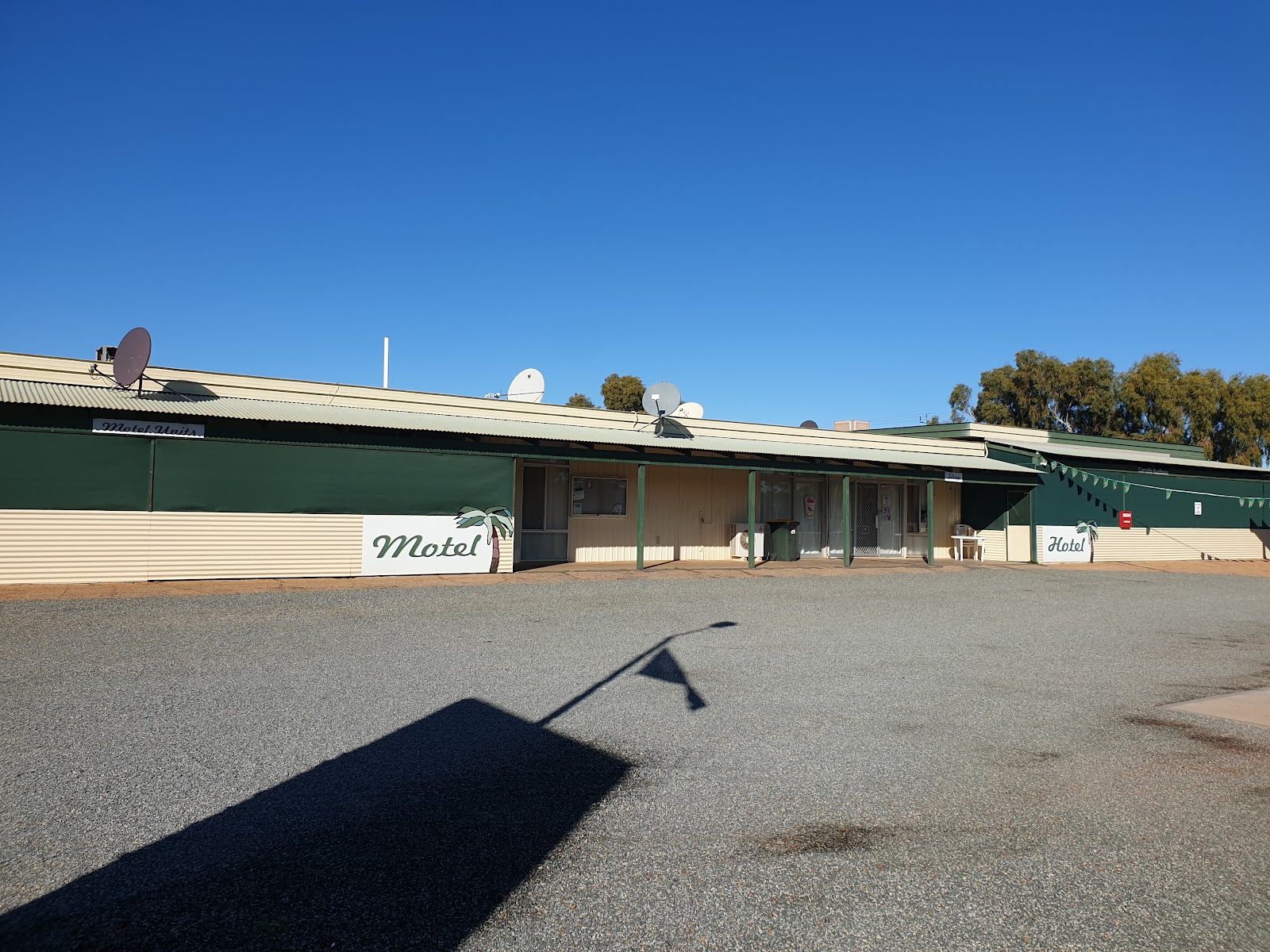 Carrabin Road House Motel 2