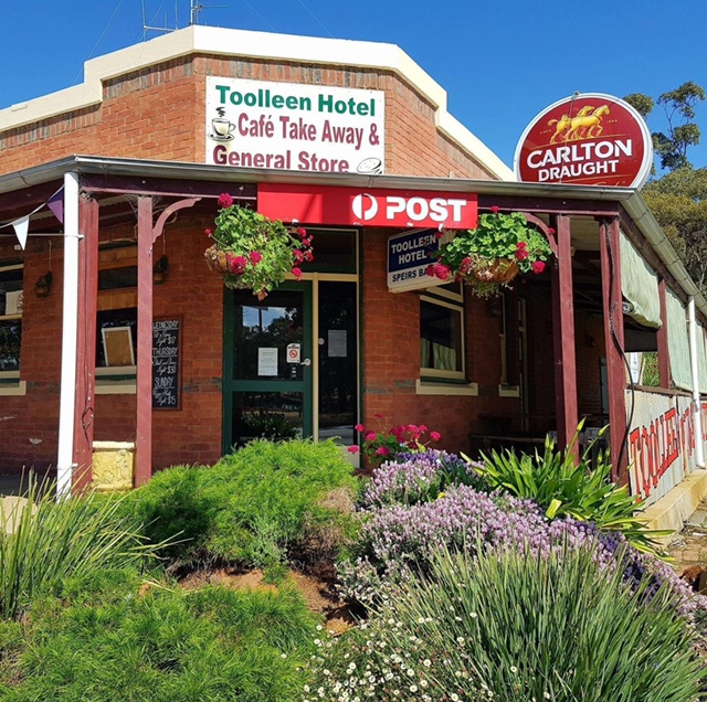 Toolleen Hotel & Tin Shed 5