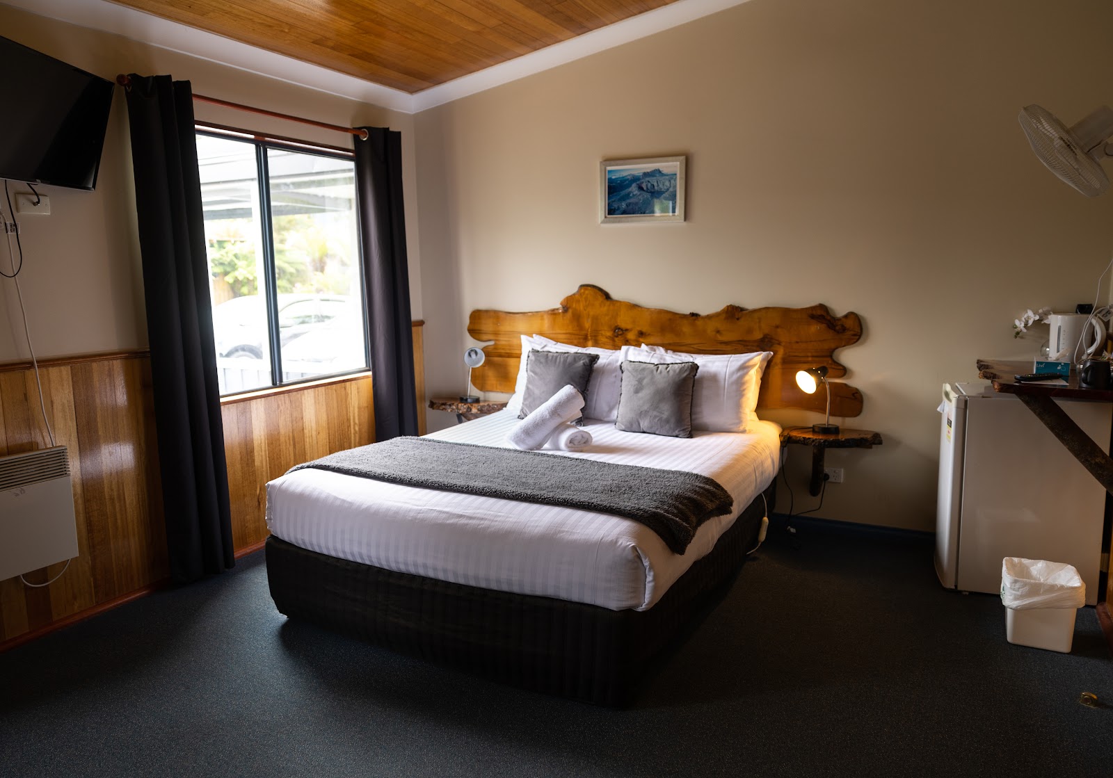 Tullah Lakeside Lodge 2