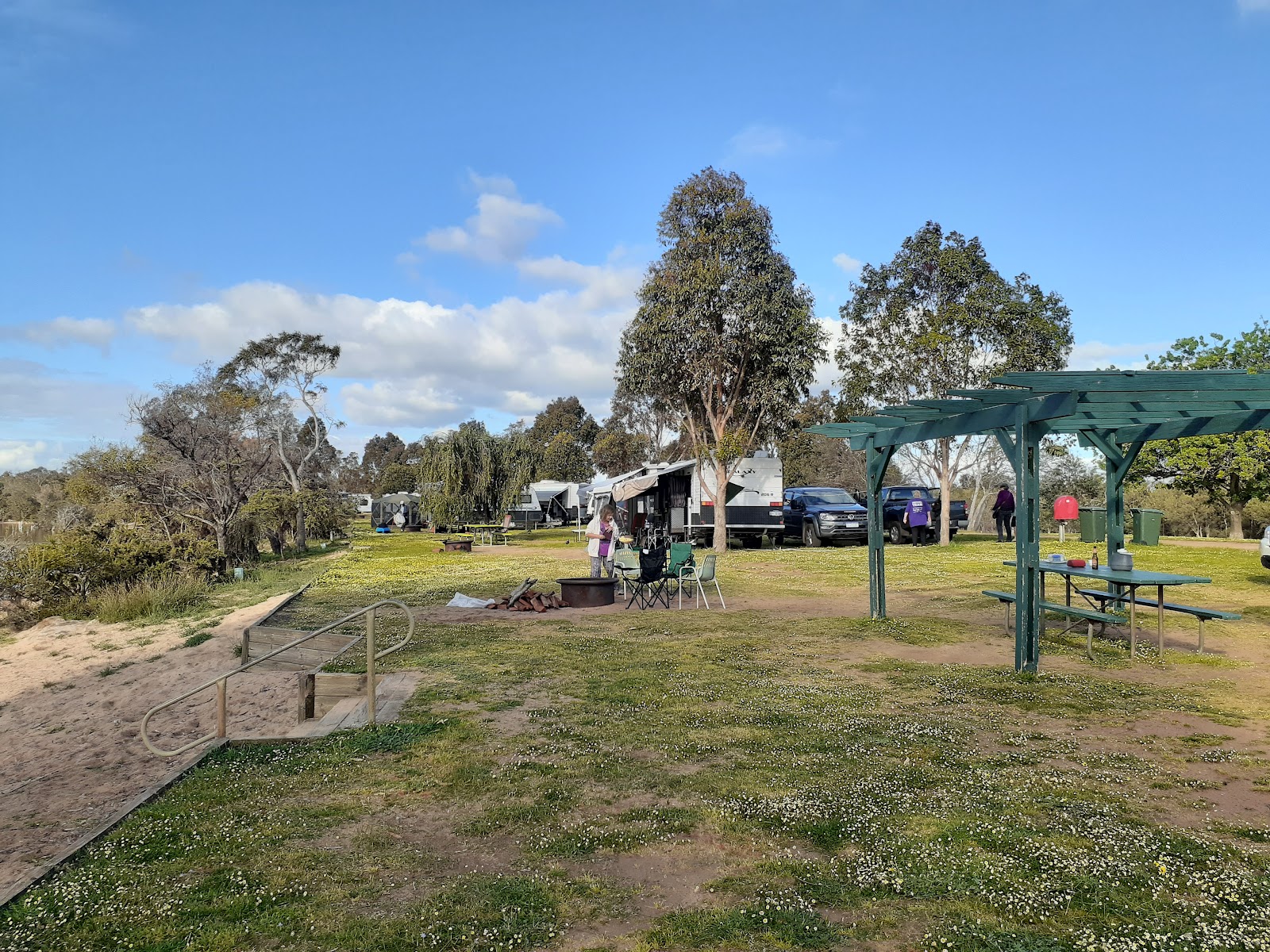 Lakeside Camping 4