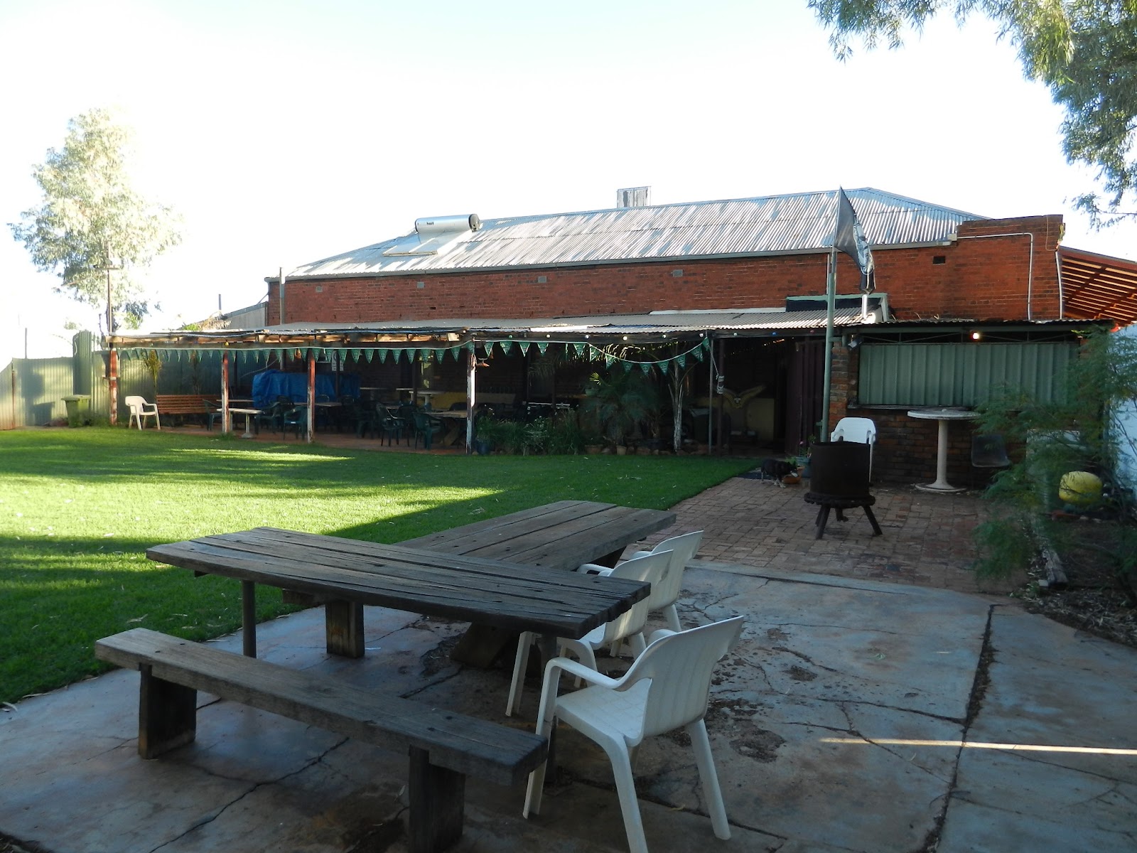 Kookynie Grand Hotel Caravan Park 2