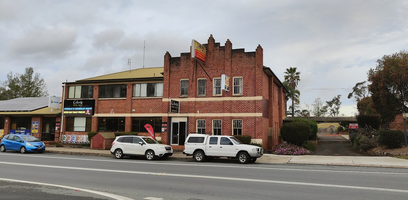 Cobargo Hotel 2