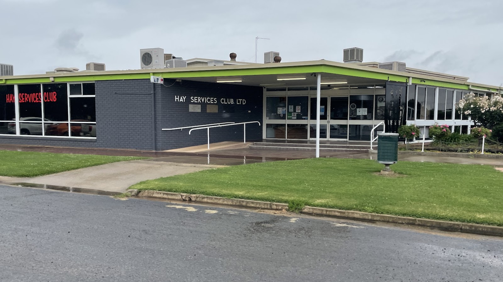 Hay Services Club 4