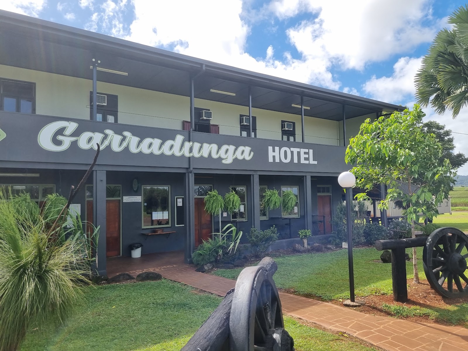 Garradunga Hotel 2