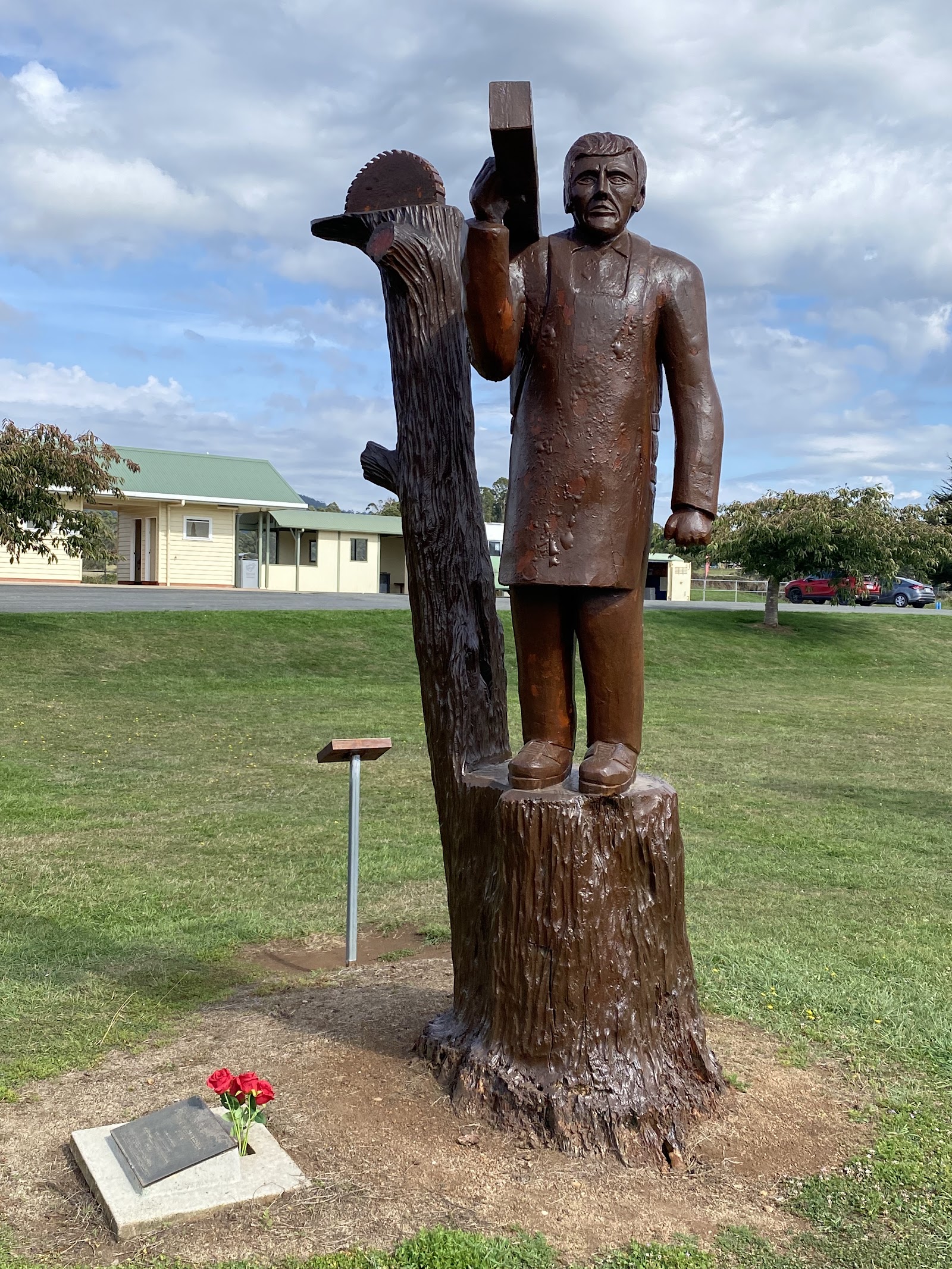 LEGERWOOD CARVED MEMORIAL TREES 3