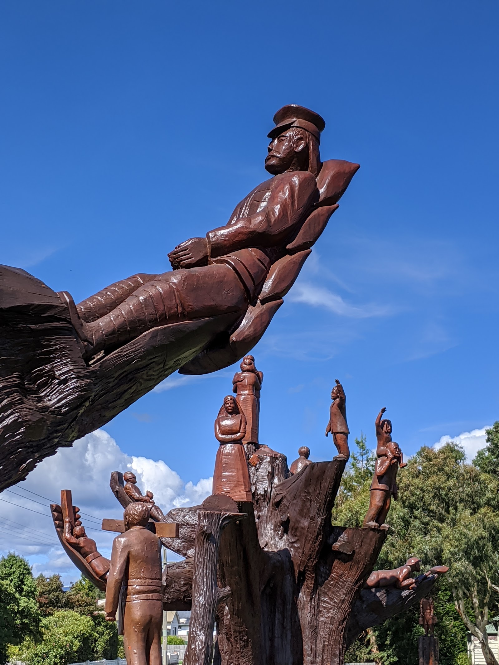 LEGERWOOD CARVED MEMORIAL TREES 4