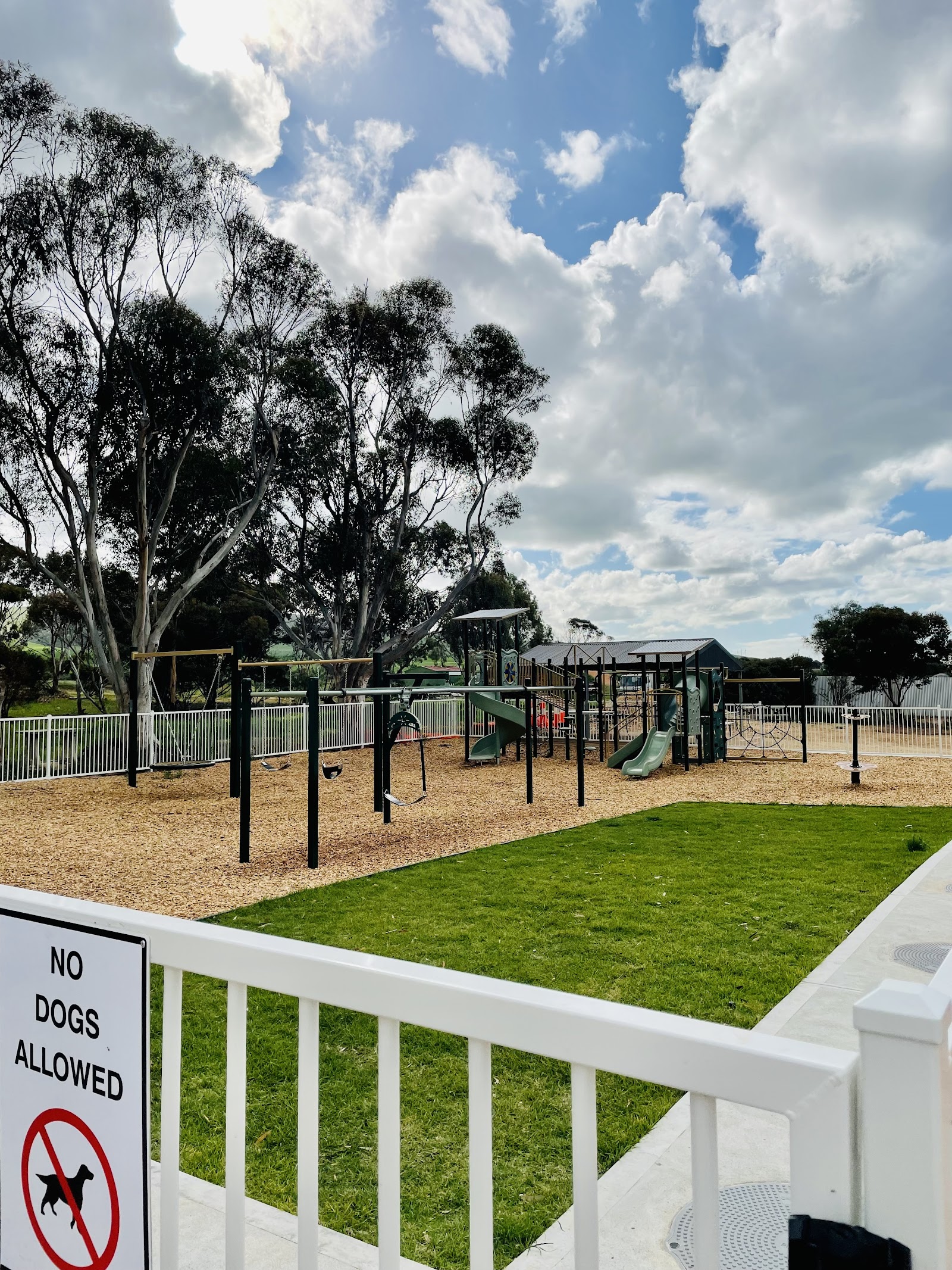 Lochiel Memorial Hall RV Campsite 2