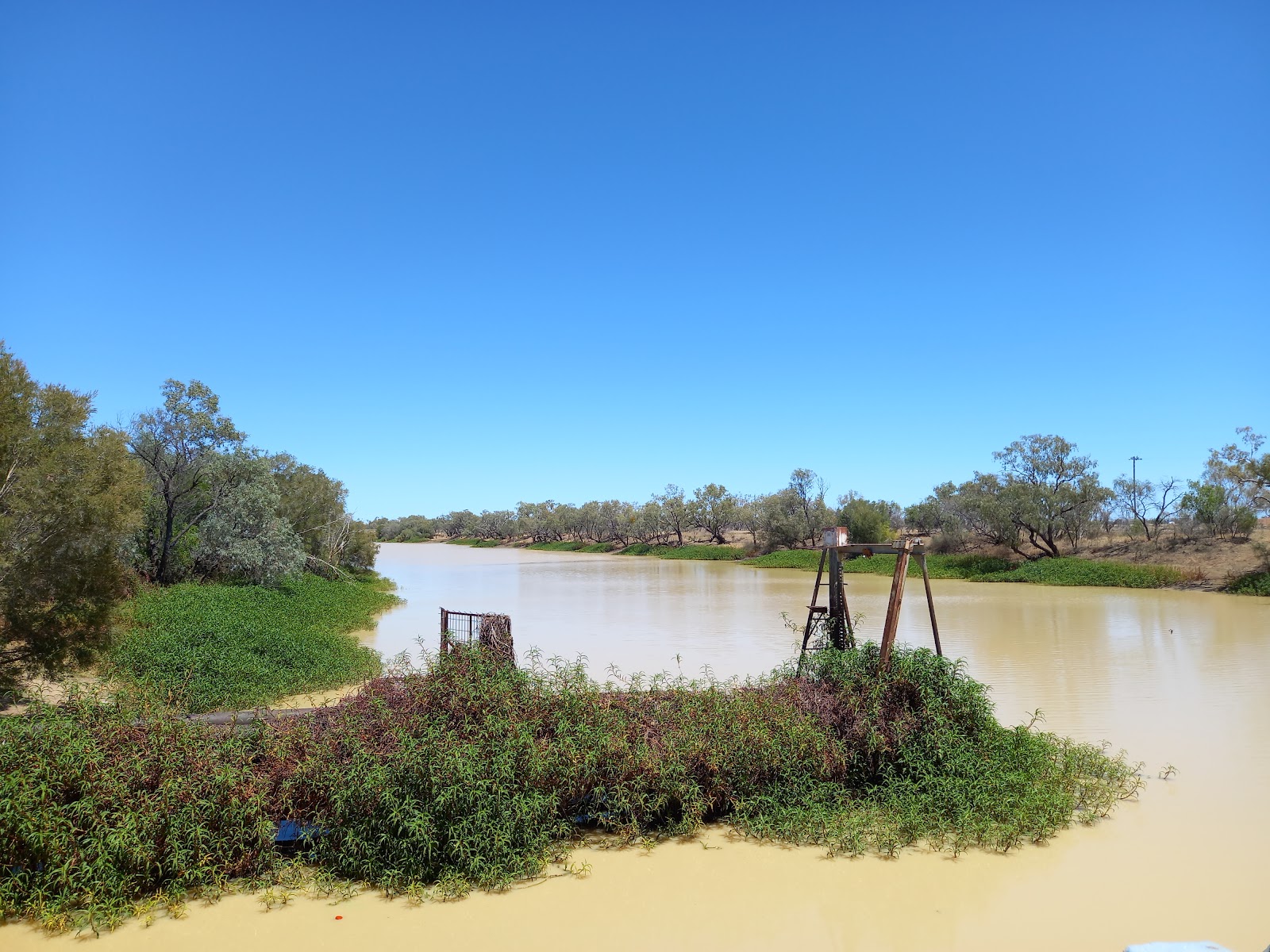 Apex Park Riverside Buish Camp - Longreach Waterhole 2