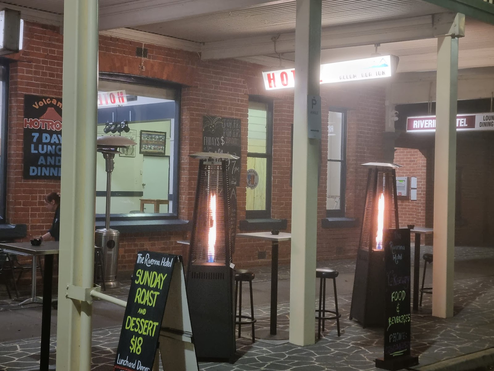 Riverina Hotel 2