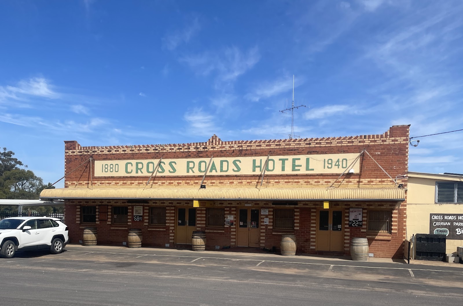 Cross Roads Hotel 3