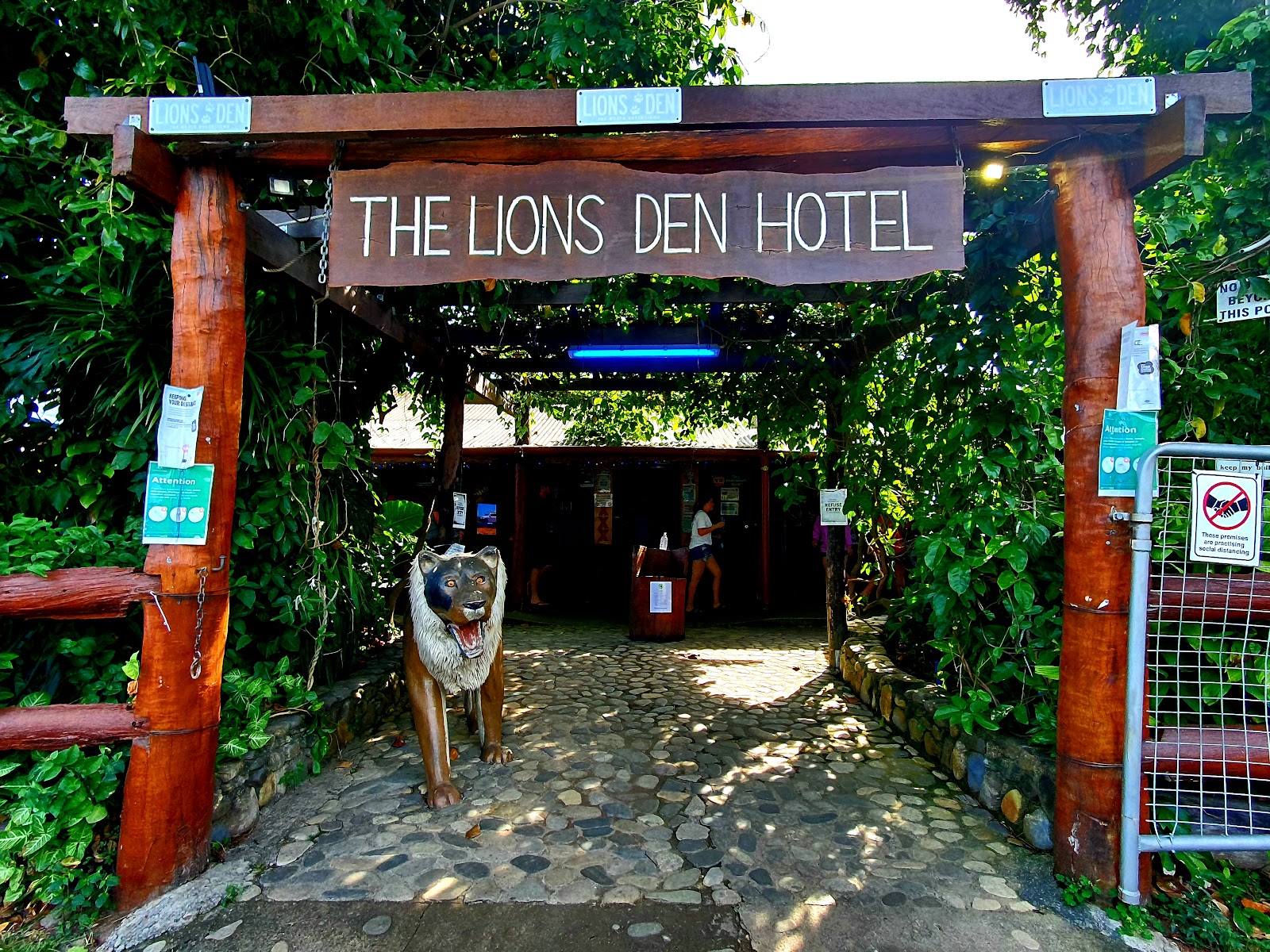 The Lions Den Hotel 4