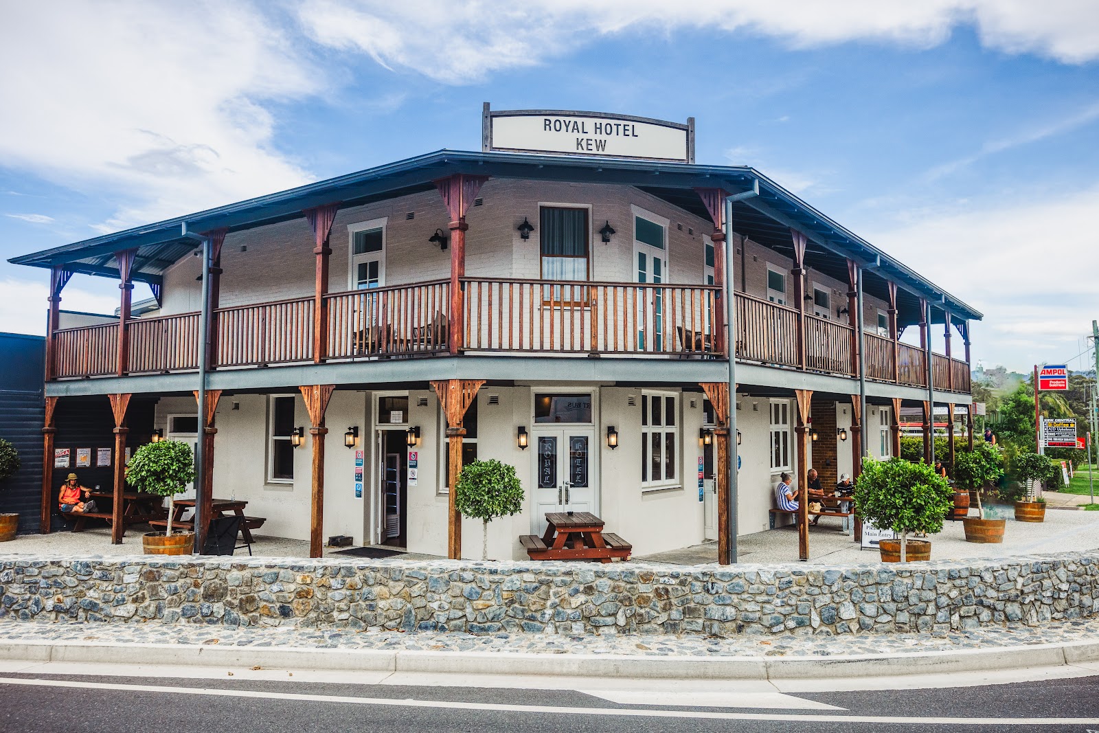 ROYAL HOTEL 2