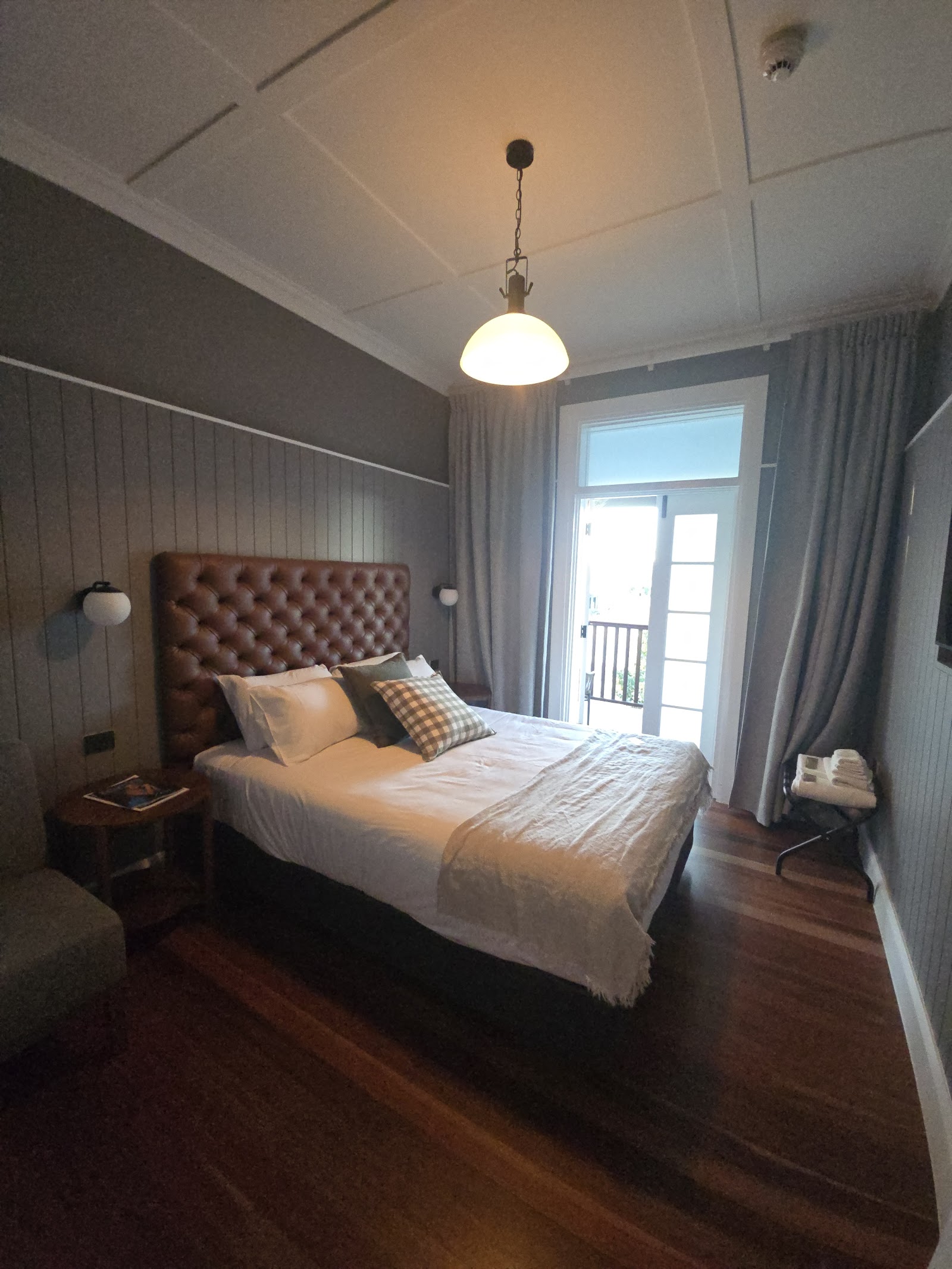 ROYAL HOTEL 5