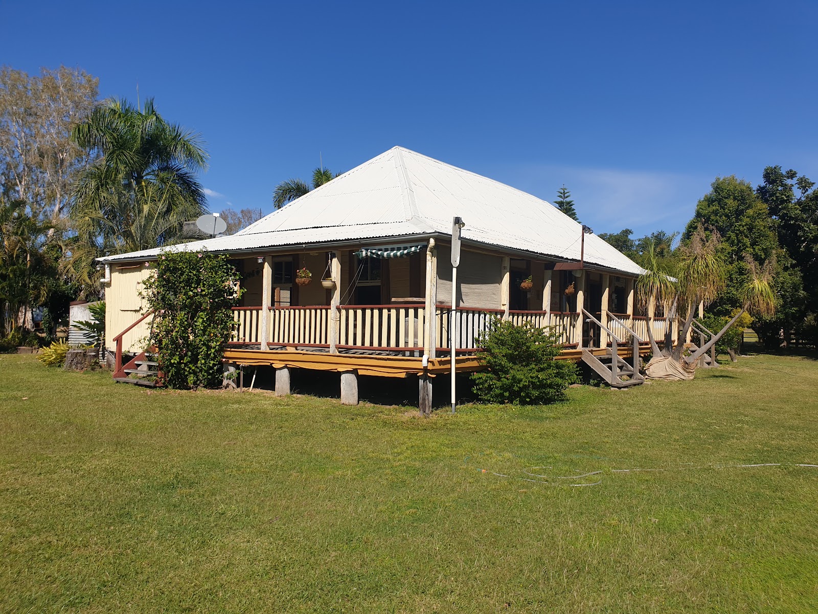 Bowen River Hotel 11