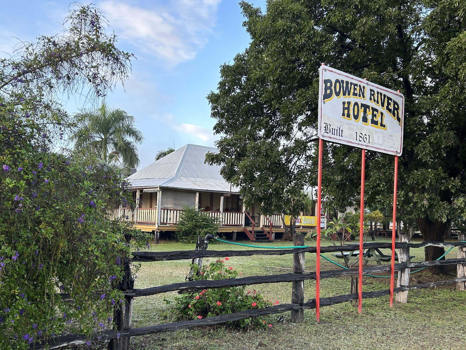 Bowen River Hotel 4