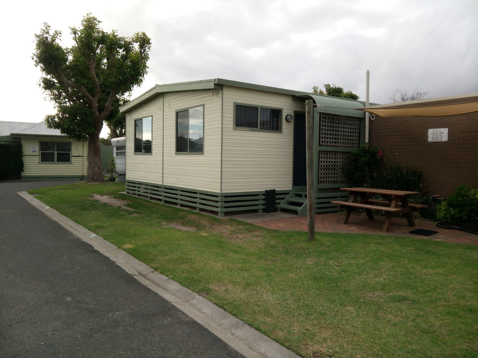 Lakes Haven LONG TERM STAY Accommodation (no short term stays) 3