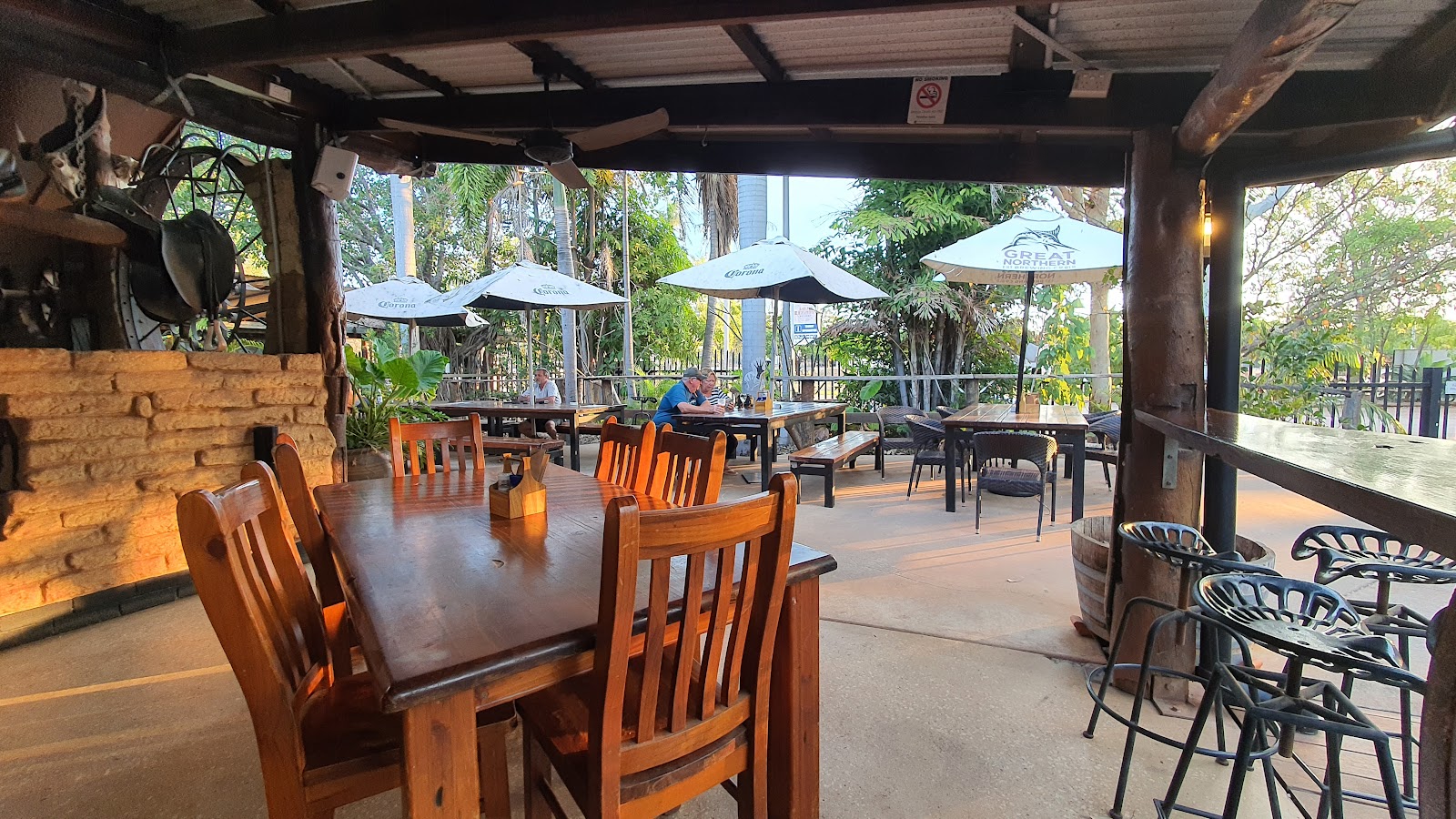 Lazy Lizard Tavern & Caravan Park 4