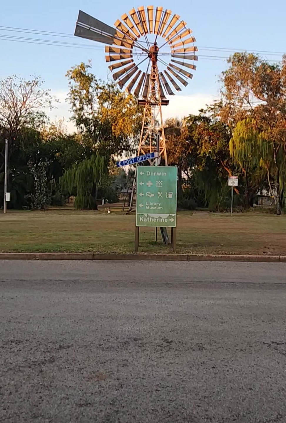 Lazy Lizard Tavern & Caravan Park 9