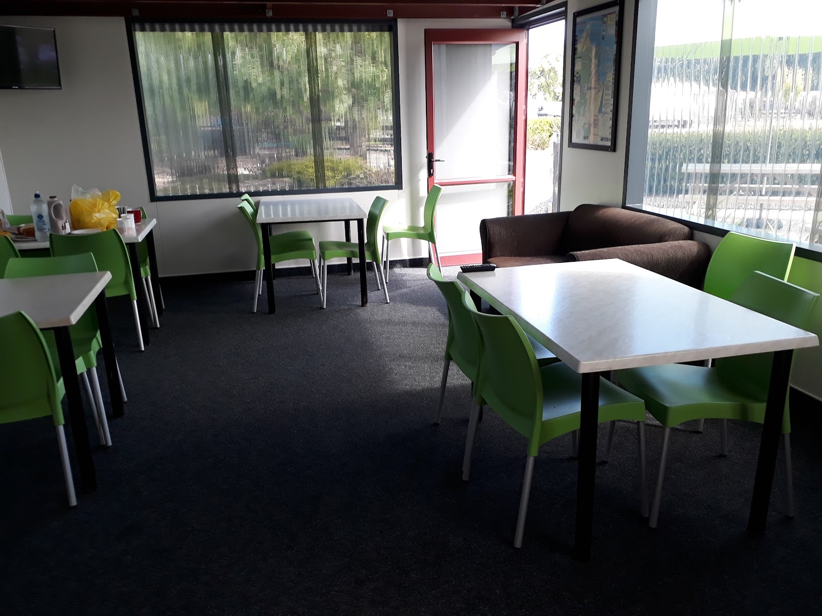 Queen Street Holiday Park 6