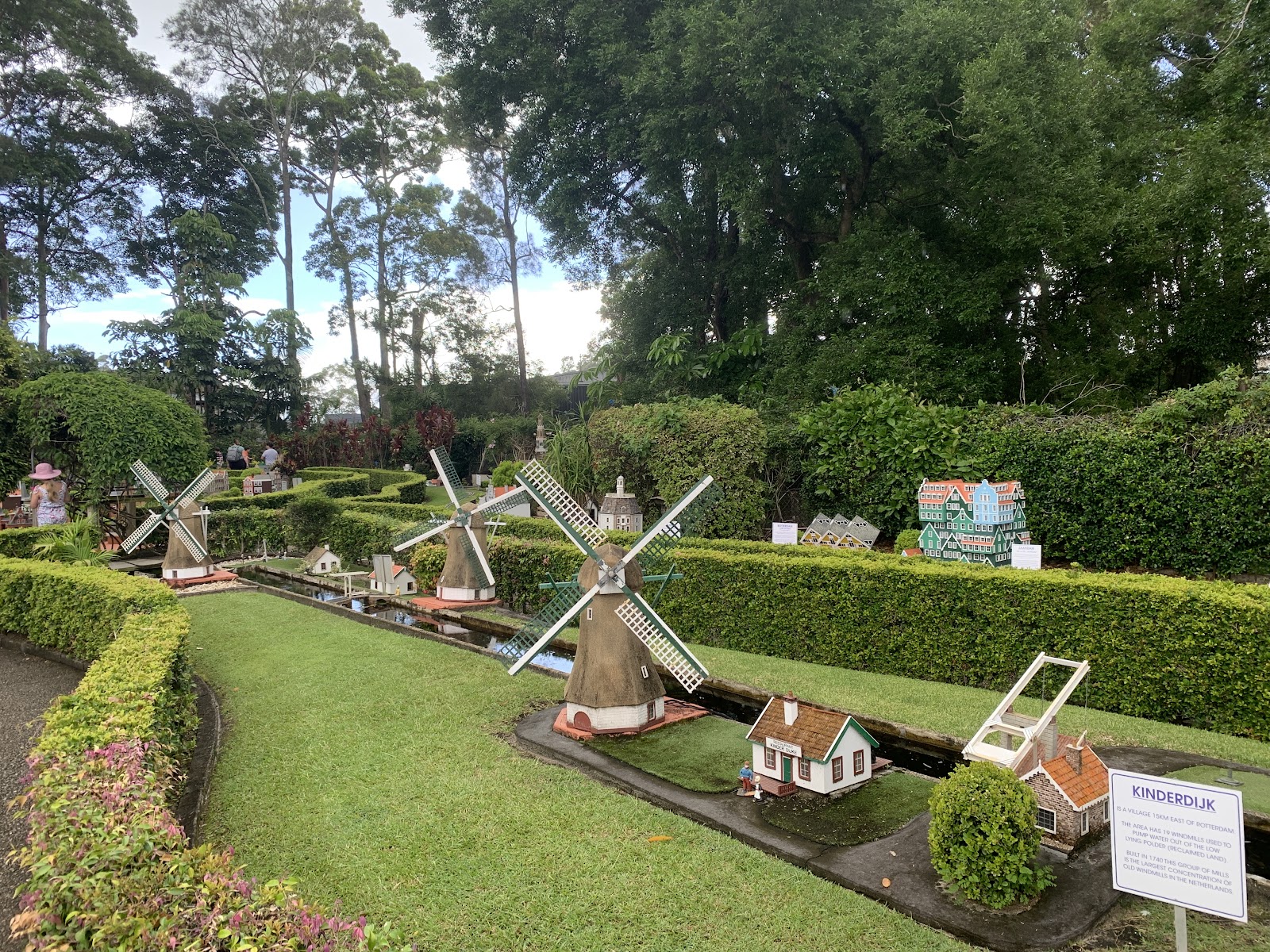 The Clog Barn Tourist Attraction & Caravan Park 3