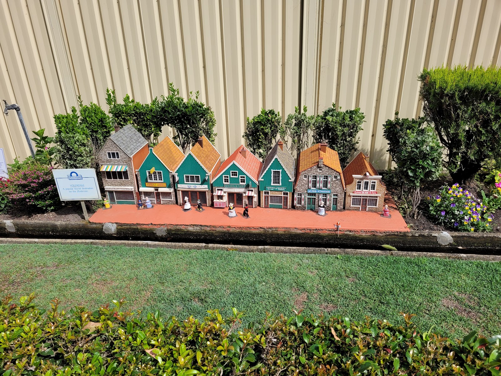 The Clog Barn Tourist Attraction & Caravan Park 6